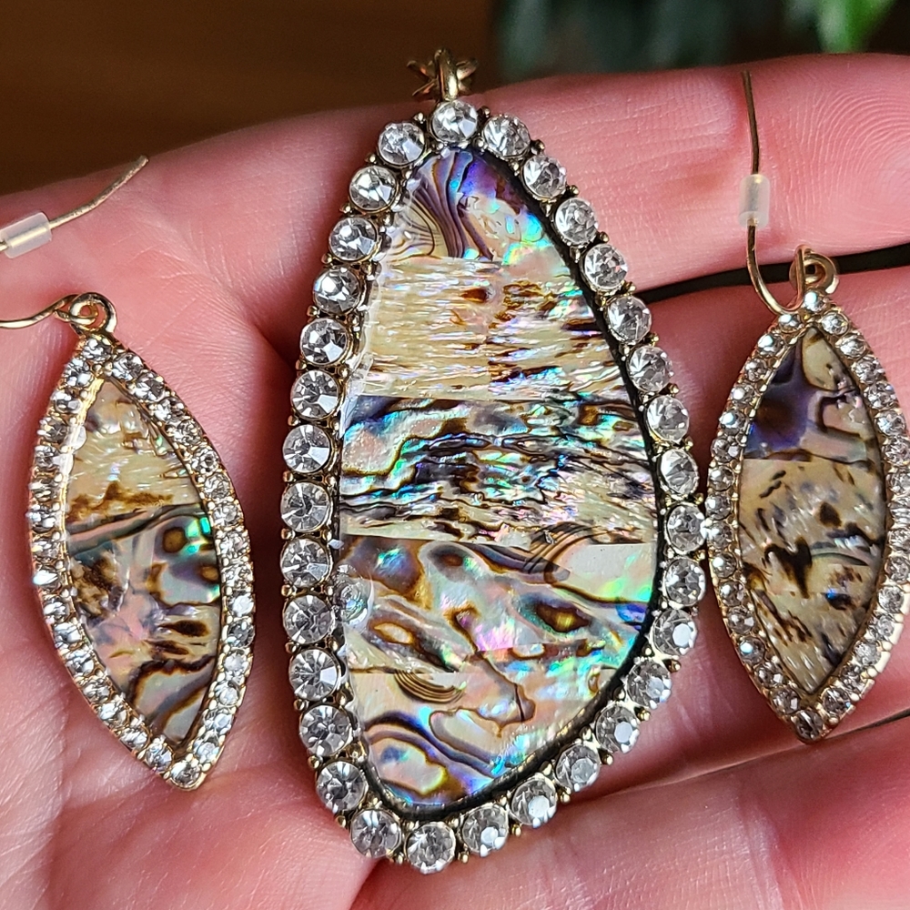 Necklace/earring set